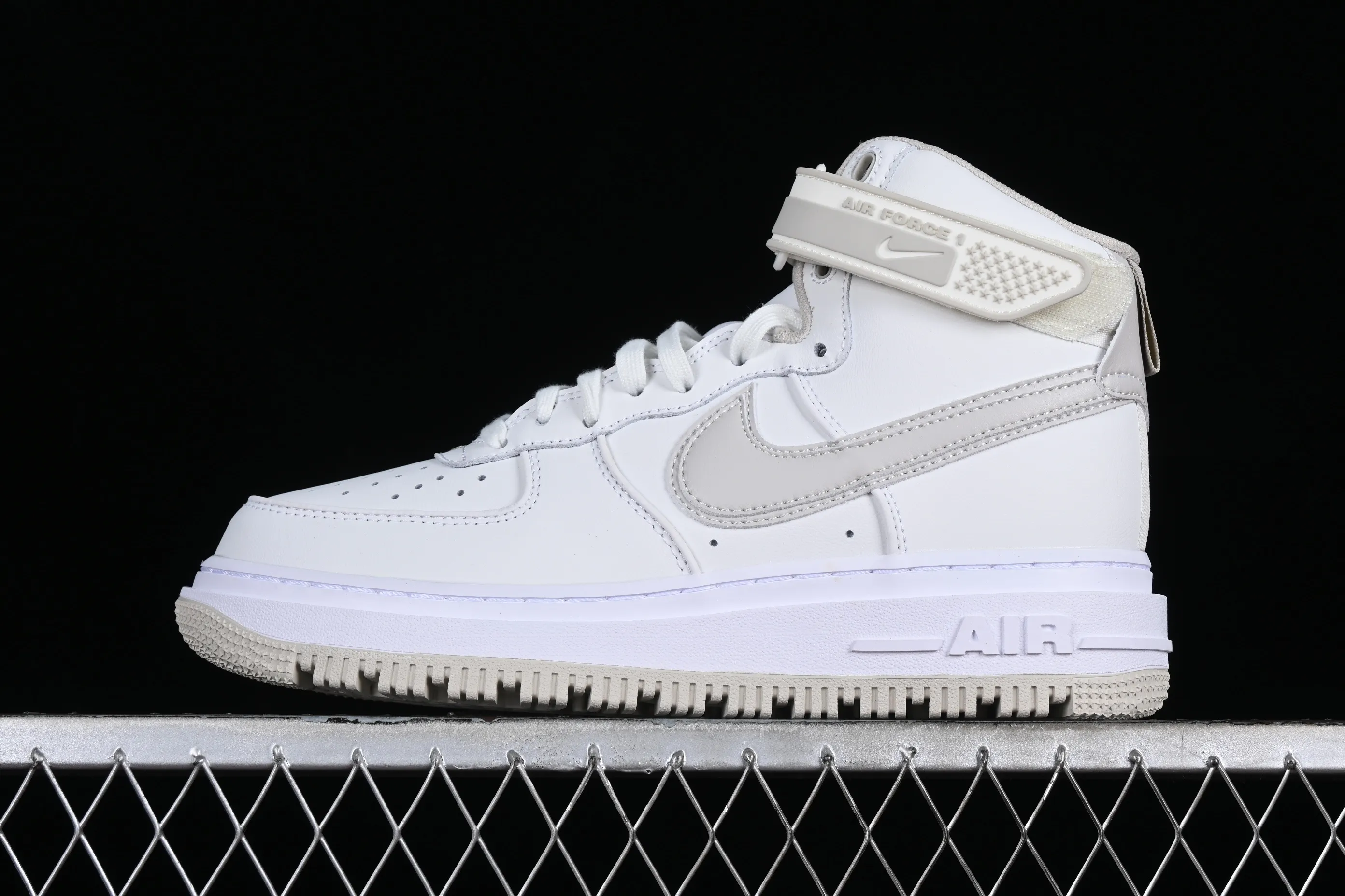 All categories Nk Air Force 1 Air Force series Nk Air Force 1 Mid Air Force mid-top Nk Air Force 1'07 "Boot" all white Air Force One mid-top casual sneakers DA0418-100